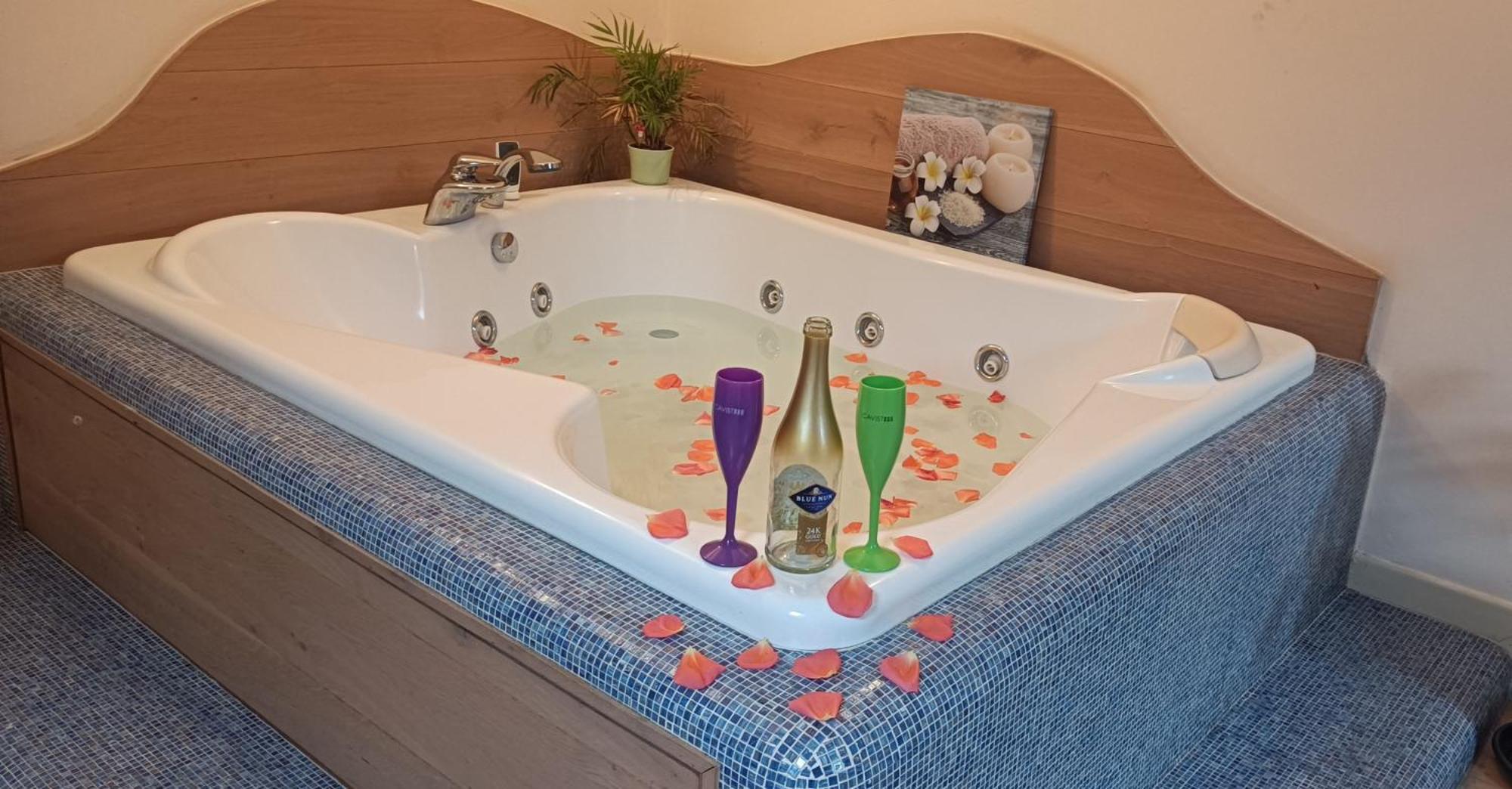Central Terrace Escape With Jacuzzi Temešvár Exteriér fotografie